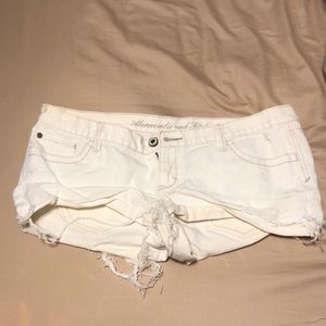 White shorts Abercrombie and Fitch